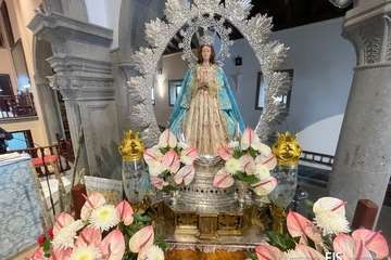 El trono de la Inmaculada Concepción, listo para el día grande de sus fiestas en Jinámar (Telde)/FJS Fotografía.